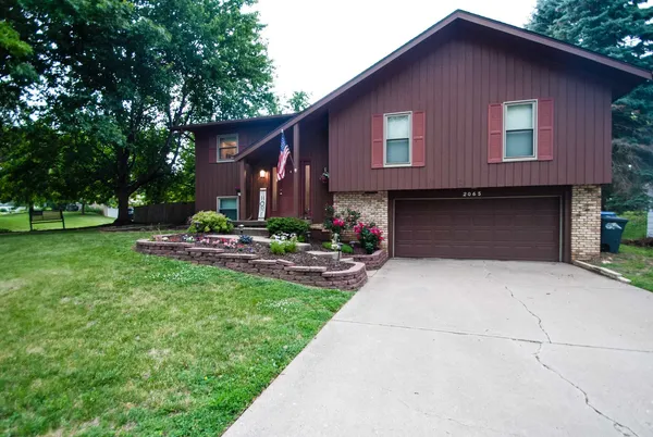 $315,000 | 2065 Hollow View Drive, Bettendorf, IA 52722