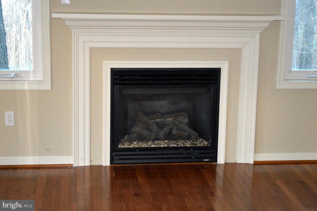 1629 Columbia Beach Road Shady Side, MD 20764 - Photo 10 of 21 Living Room