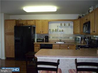 23 Simons Way Huntingdon Valley, PA 19006 - Photo 5 of 10 Gallery Image 5