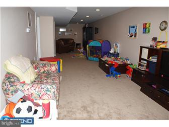 23 Simons Way Huntingdon Valley, PA 19006 - Photo 8 of 10 Gallery Image 8