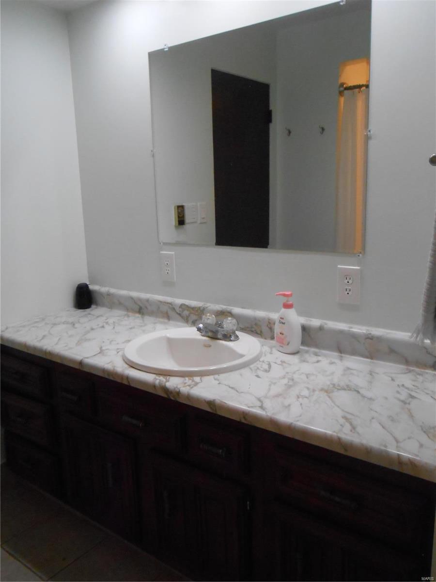 7409 Bethalto Road Bethalto, IL 62010 - Photo 21 of 38 Gallery Image 21