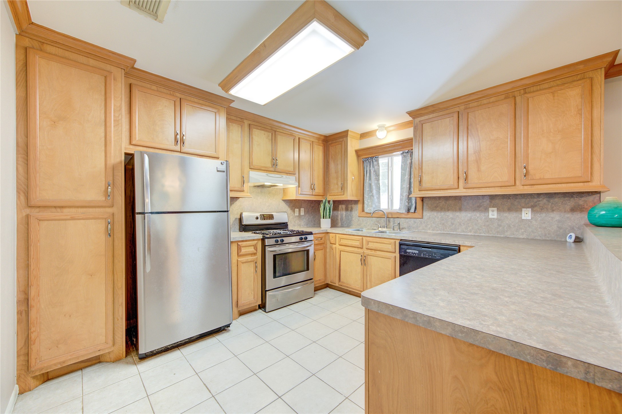 4306 Spellman Road Houston, TX 77035 - Photo 12 of 34