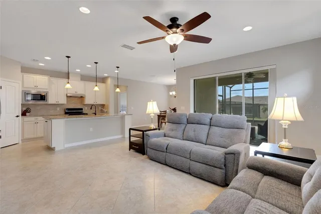 $399,900 | 613 Cantabria Drive, Davenport, FL 33837