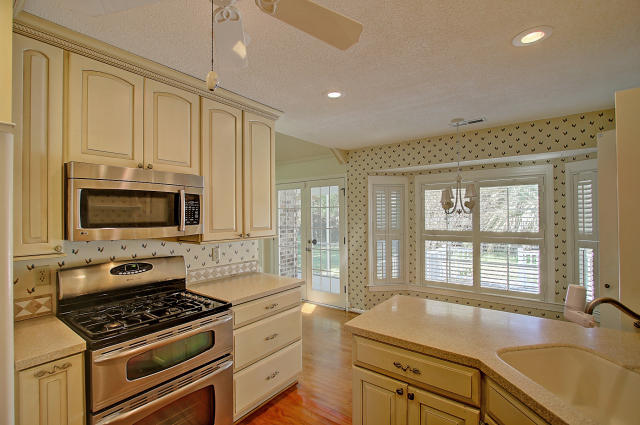 994 Anchor Road Charleston, SC 29412 - Photo 21 of 47 Kitchen w/gas cooktop