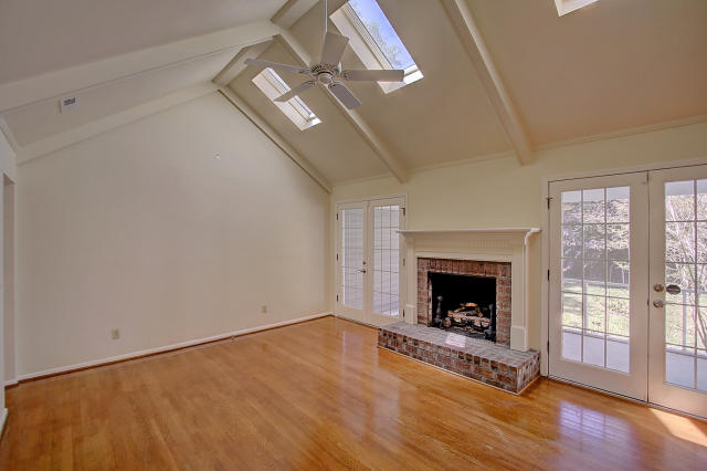 994 Anchor Road Charleston, SC 29412 - Photo 23 of 47 Family room with skylights