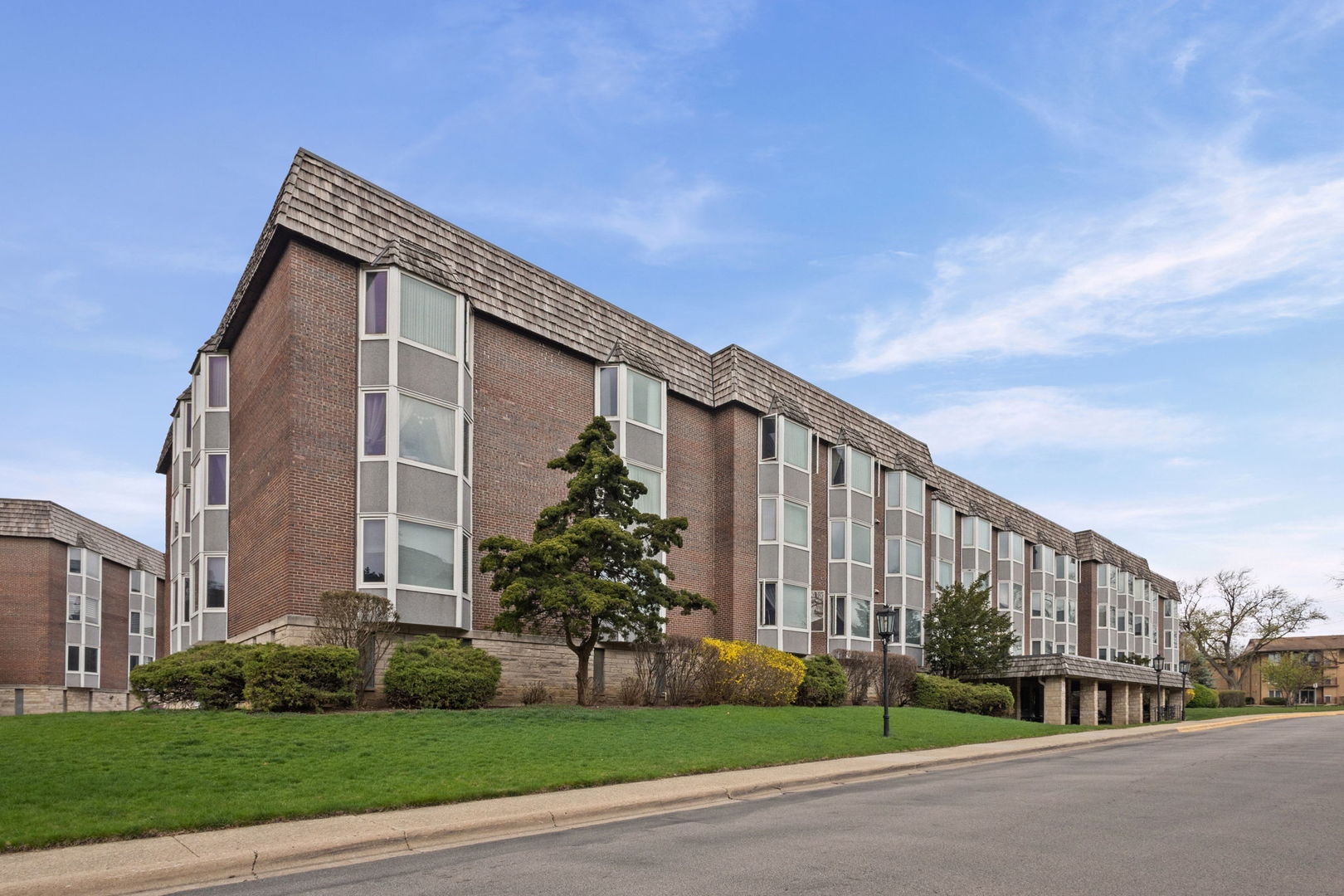 400 Ascot Drive, Unit 2L Park Ridge, IL 60068 - Photo 1 of 17