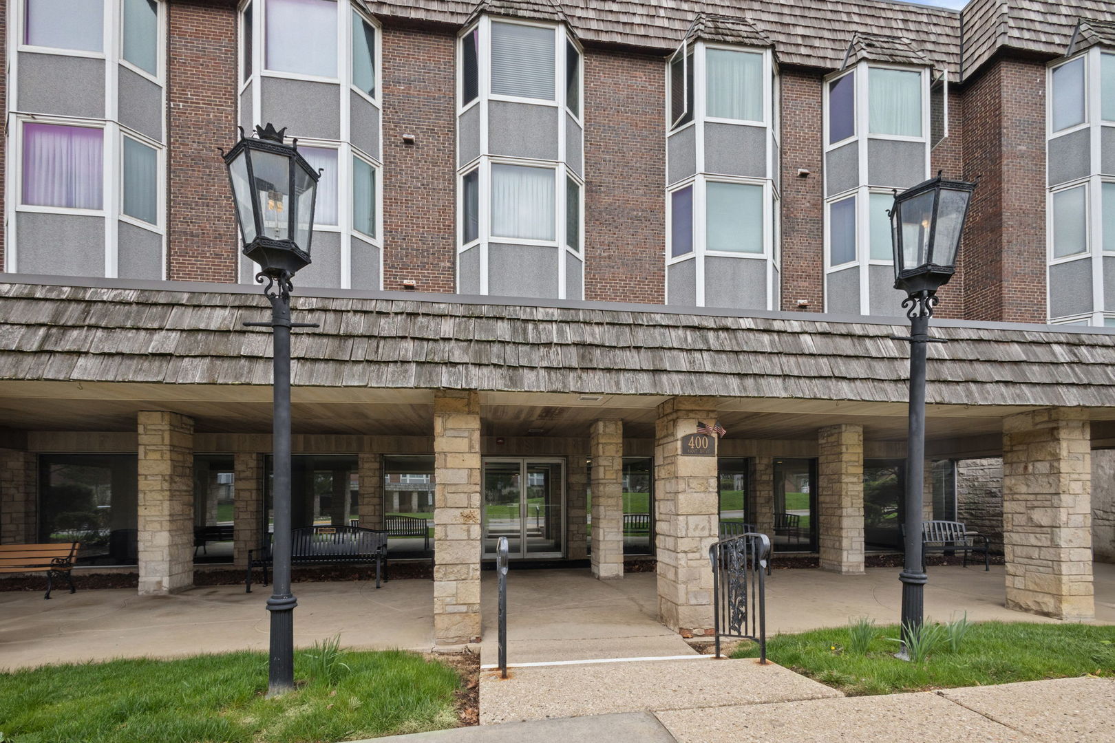 400 Ascot Drive, Unit 2L Park Ridge, IL 60068 - Photo 2 of 17