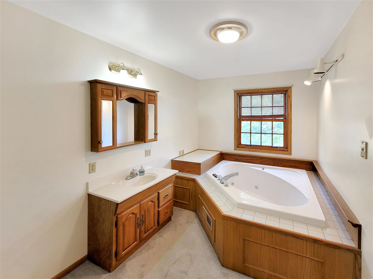 8841 North High Ridge Road East Dubuque, IL 61025 - Photo 37 of 57 Gallery Image 37