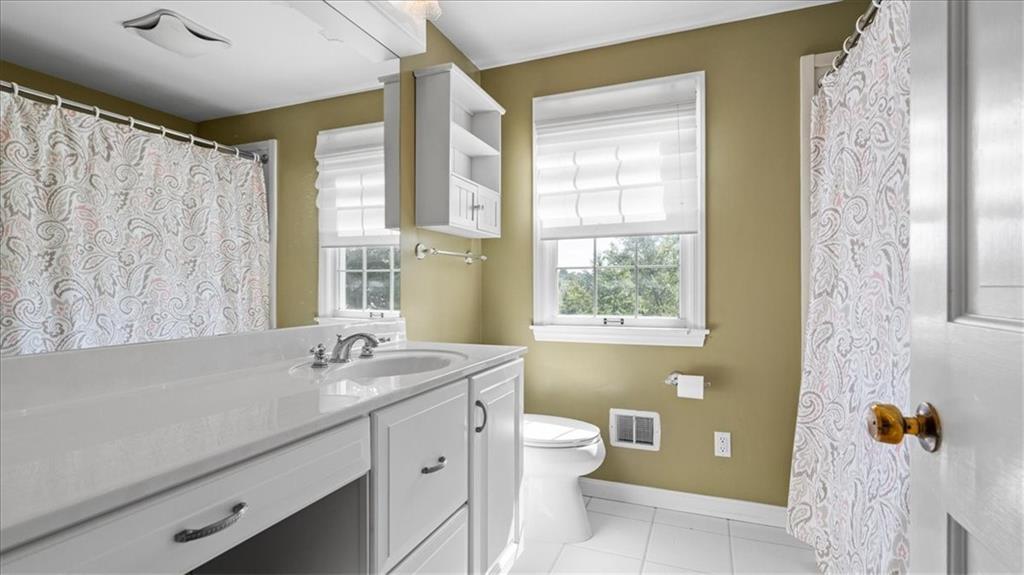 205 Camelford Road McMurray, PA 15317 - Photo 23 of 32 a bathroom with a sink a toilet a mirror and a tub