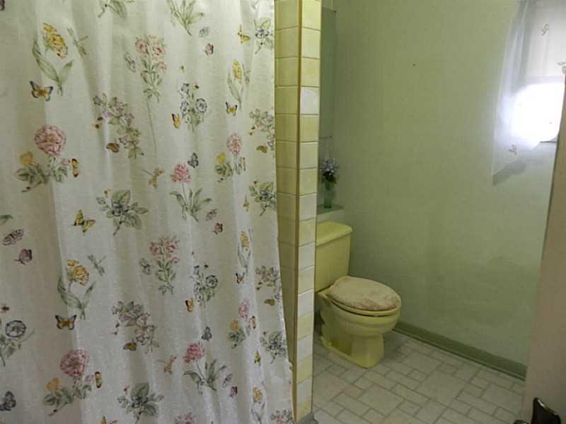 747 Bunola River Road Elizabeth, PA 15037 - Photo 22 of 23 Full Bath.