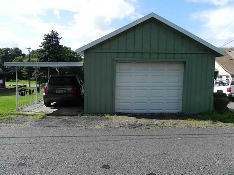 Parking Lot/Garage. ONE CAR GARAGE WITH CAR PORT