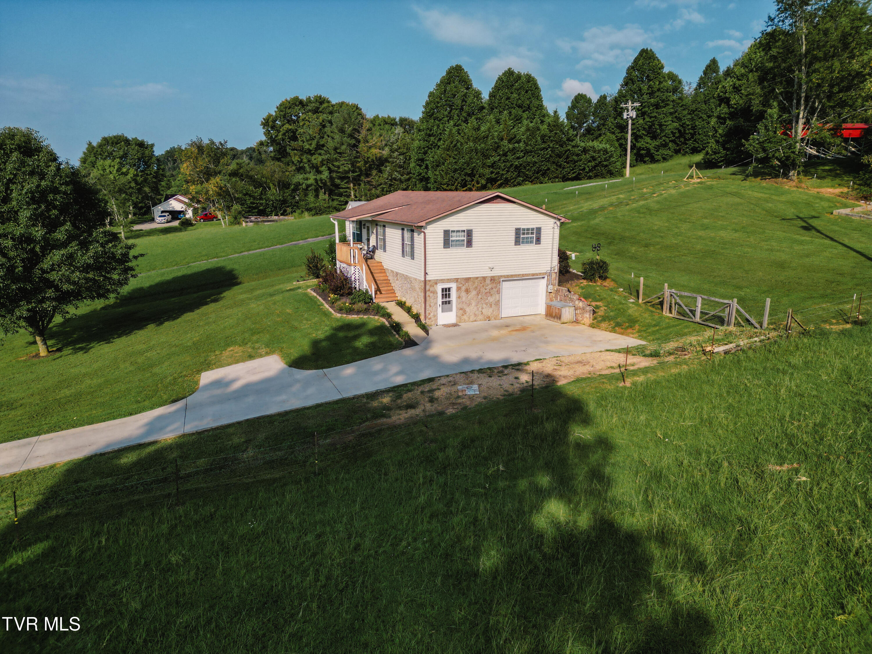 1985 Old Stage Road Greeneville, TN 37745 - Photo 32 of 41 IMG_5378