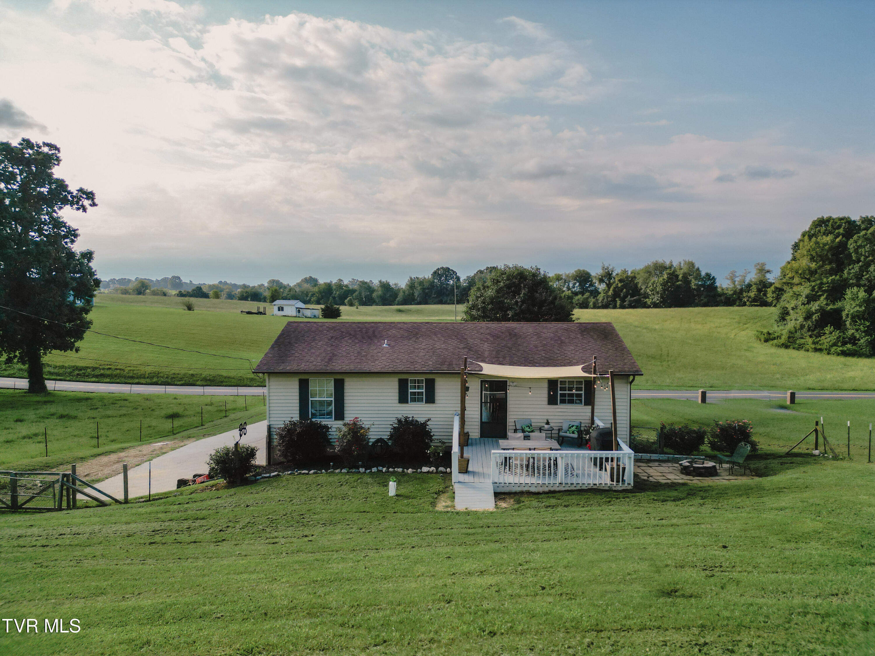 1985 Old Stage Road Greeneville, TN 37745 - Photo 36 of 41 IMG_5369