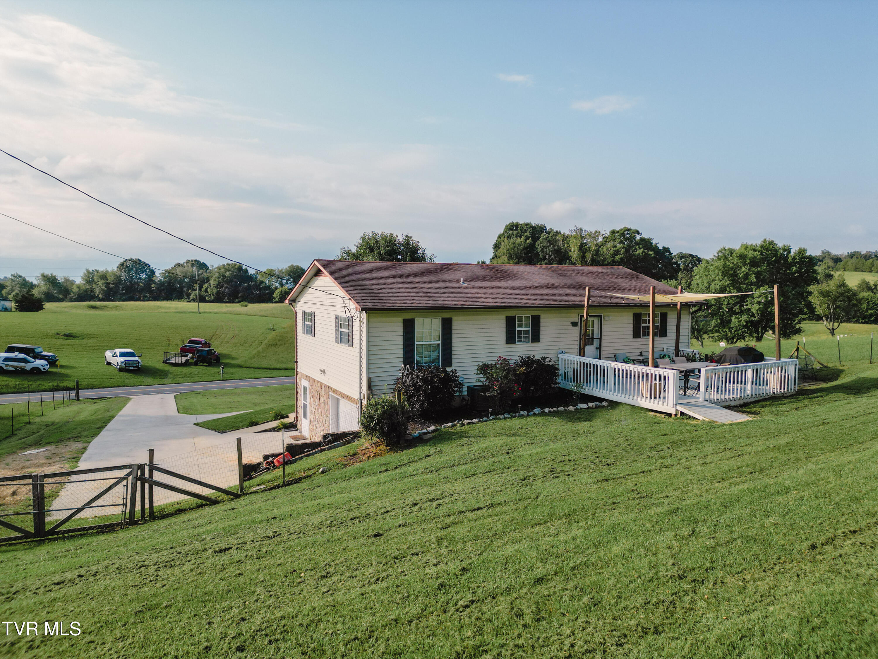 1985 Old Stage Road Greeneville, TN 37745 - Photo 41 of 41 IMG_5359