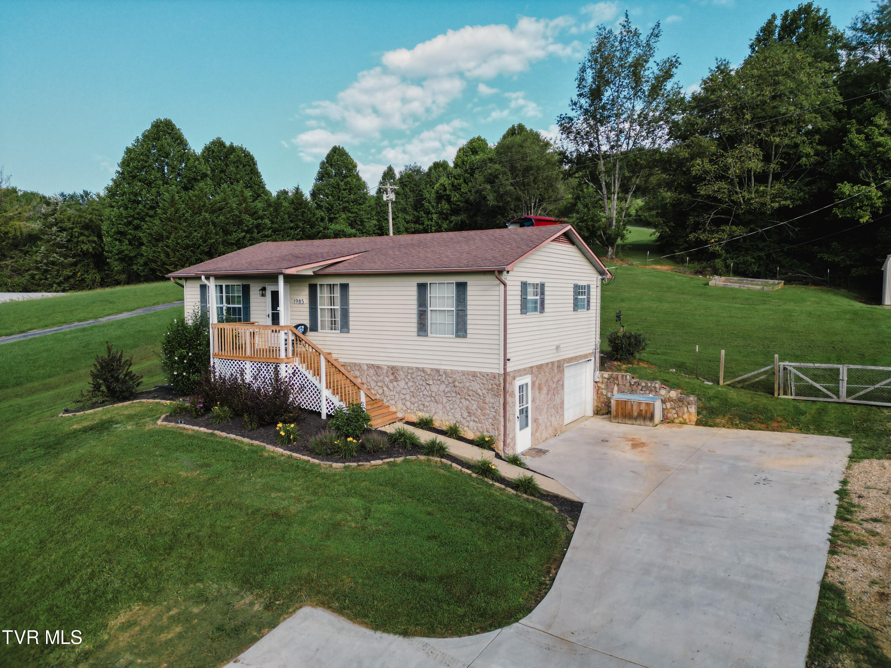 1985 Old Stage Road Greeneville, TN 37745 - Photo 5 of 41 IMG_5381
