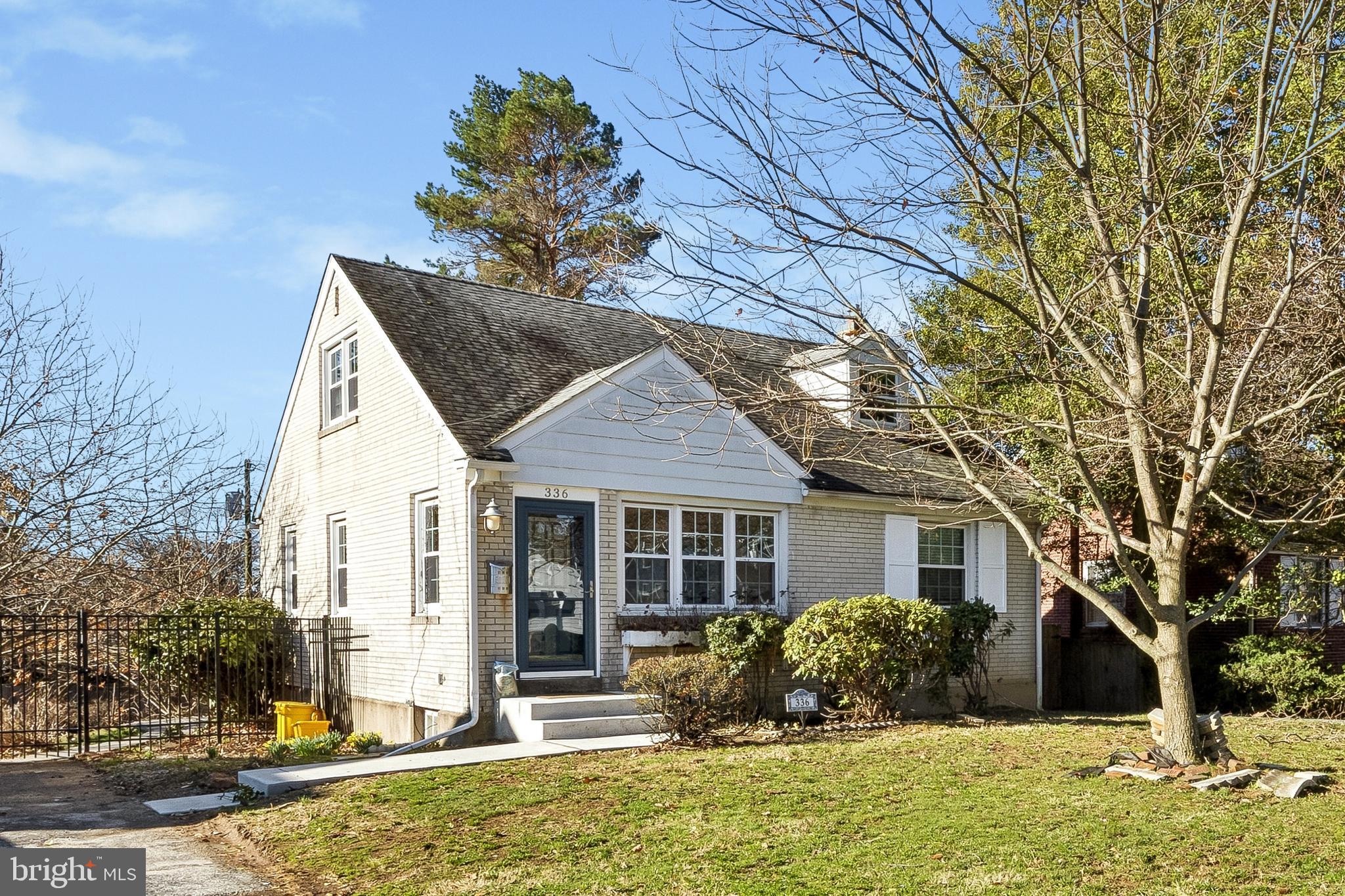 a view of house with a yard