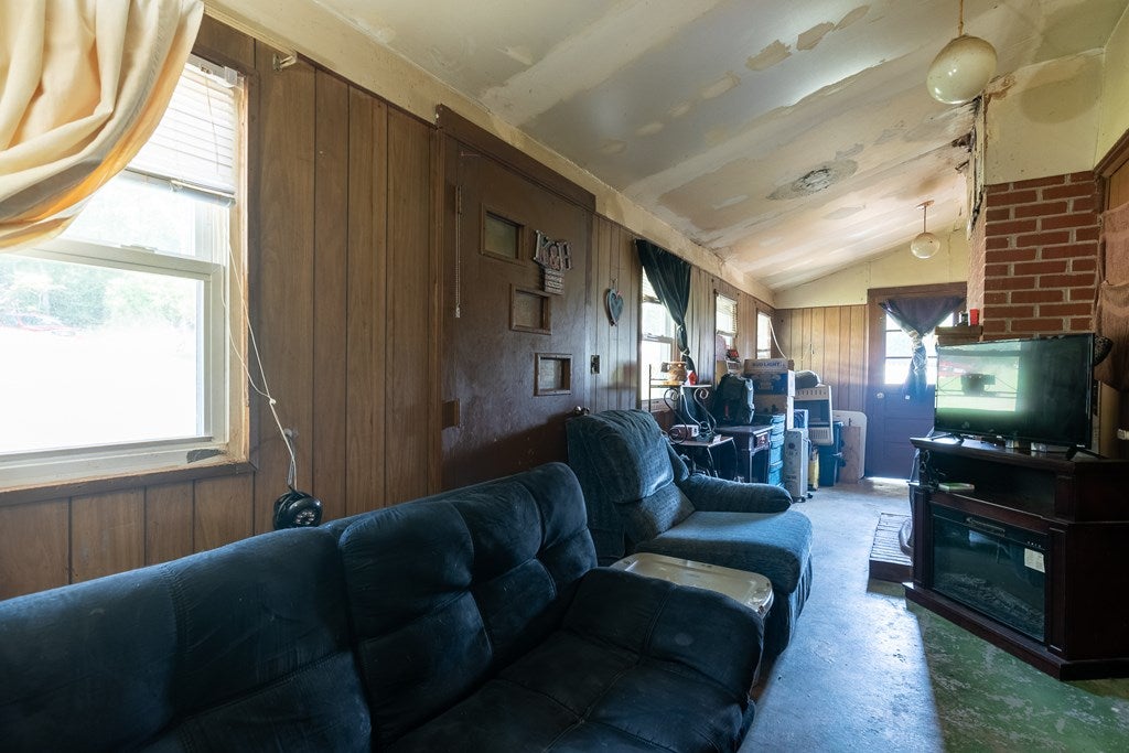 124 Frazier Road Galax, VA 24333 - Photo 5 of 35 Gallery Image 5