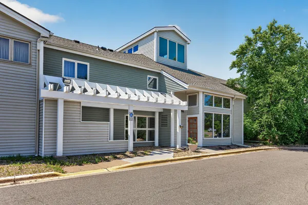 $162,000 | 1392 Carling Drive, Unit 103, St. Paul, MN 55108