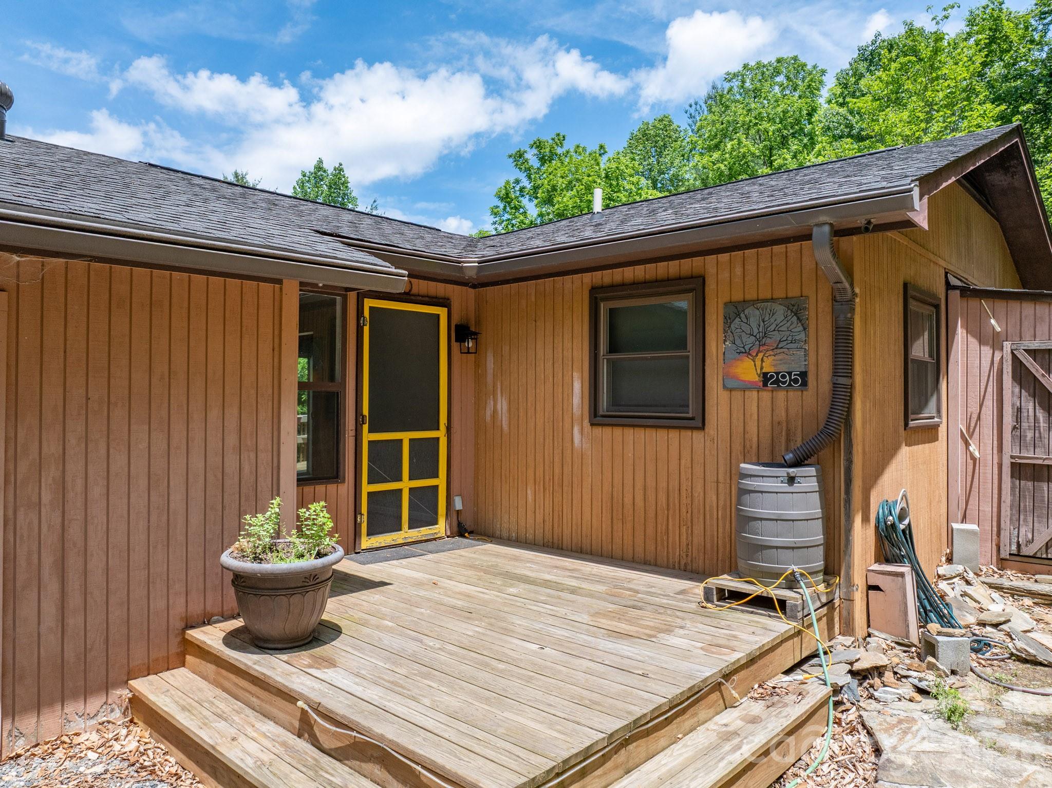295 Richmond Road Bakersville, NC 28705 - Photo 3 of 33
