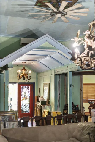 a view of utility room