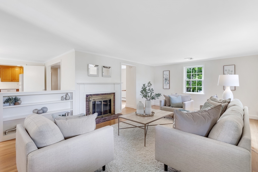 6 Robin Road Lynnfield, MA 01940 - Photo 12 of 29 Gallery Image 12