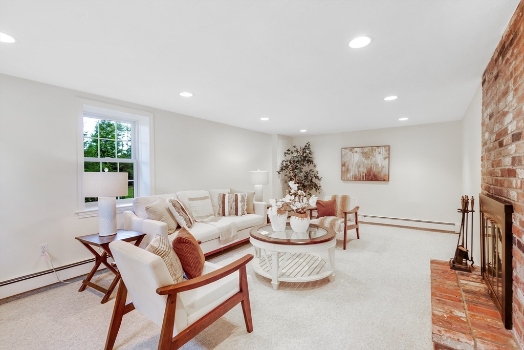 6 Robin Road Lynnfield, MA 01940 - Photo 3 of 29 Gallery Image 3