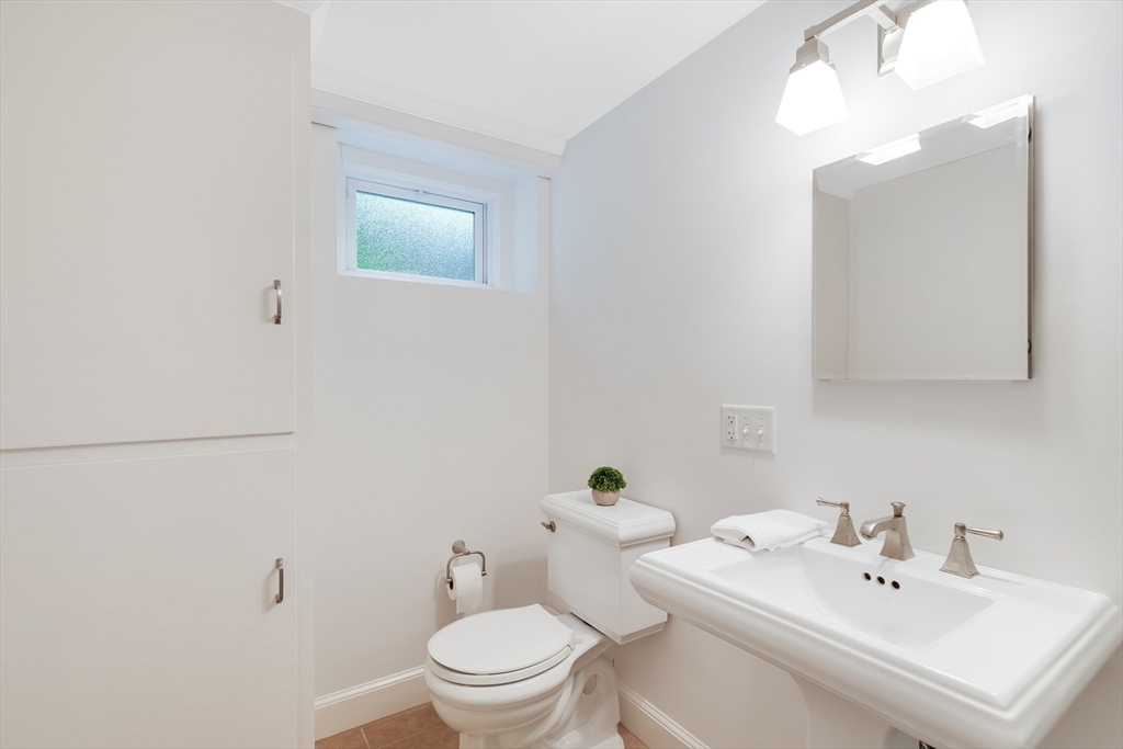 6 Robin Road Lynnfield, MA 01940 - Photo 6 of 29 Gallery Image 6