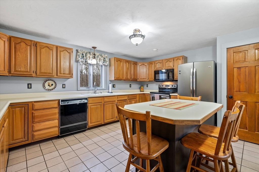 137 Sutton Road Webster, MA 01570 - Photo 12 of 33 Gallery Image 12