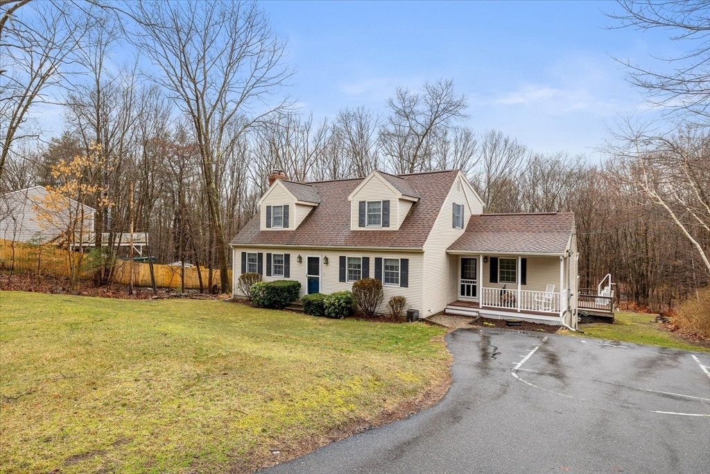 137 Sutton Road Webster, MA 01570 - Photo 2 of 33 Gallery Image 2