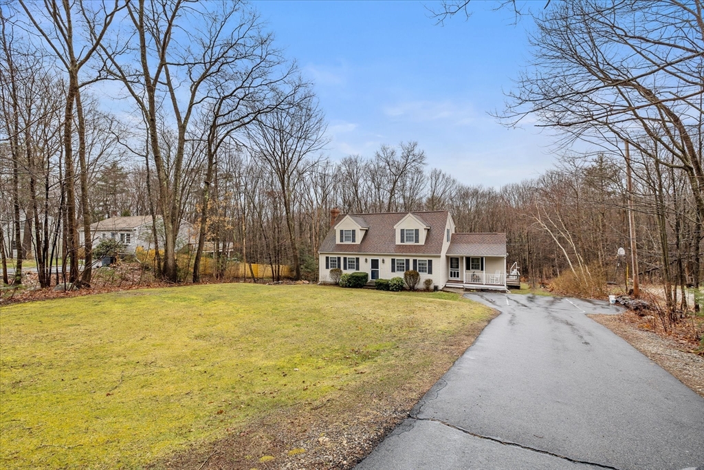 137 Sutton Road Webster, MA 01570 - Photo 3 of 33 Gallery Image 3
