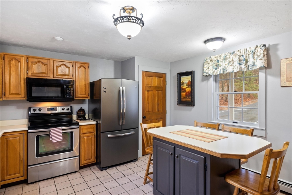 137 Sutton Road Webster, MA 01570 - Photo 10 of 33 Gallery Image 10