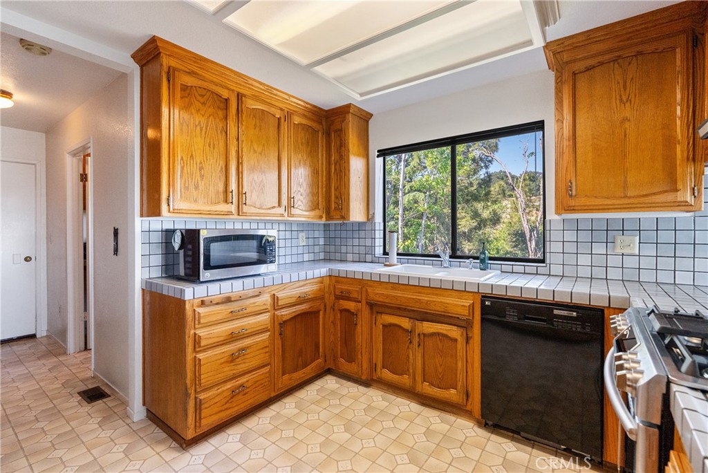 12150 San Marcos Road Atascadero, CA 93422 - Photo 10 of 42