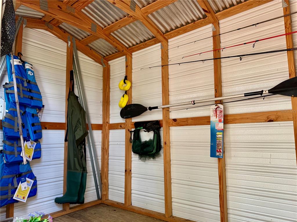 208 Ashley Street Hawthorne, FL 32640 - Photo 31 of 32 a view of walk in closet