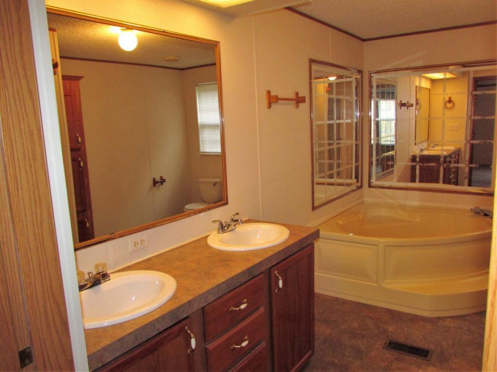 140 Max Jett Road Johnson City, TN 37601 - Photo 10 of 36 Photo 10