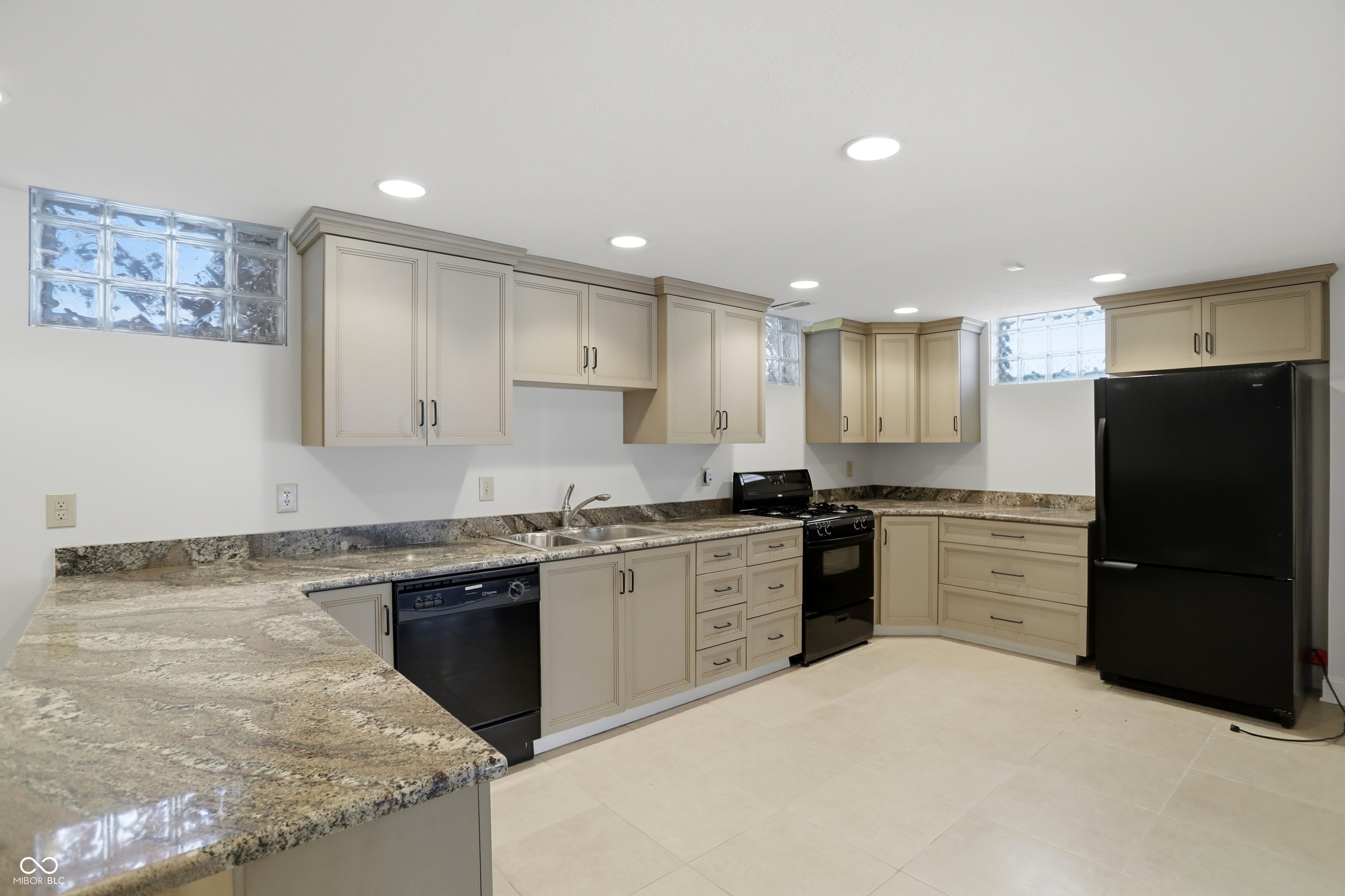 8602 Frontgate Lane Indianapolis, IN 46256 - Photo 114 of 136