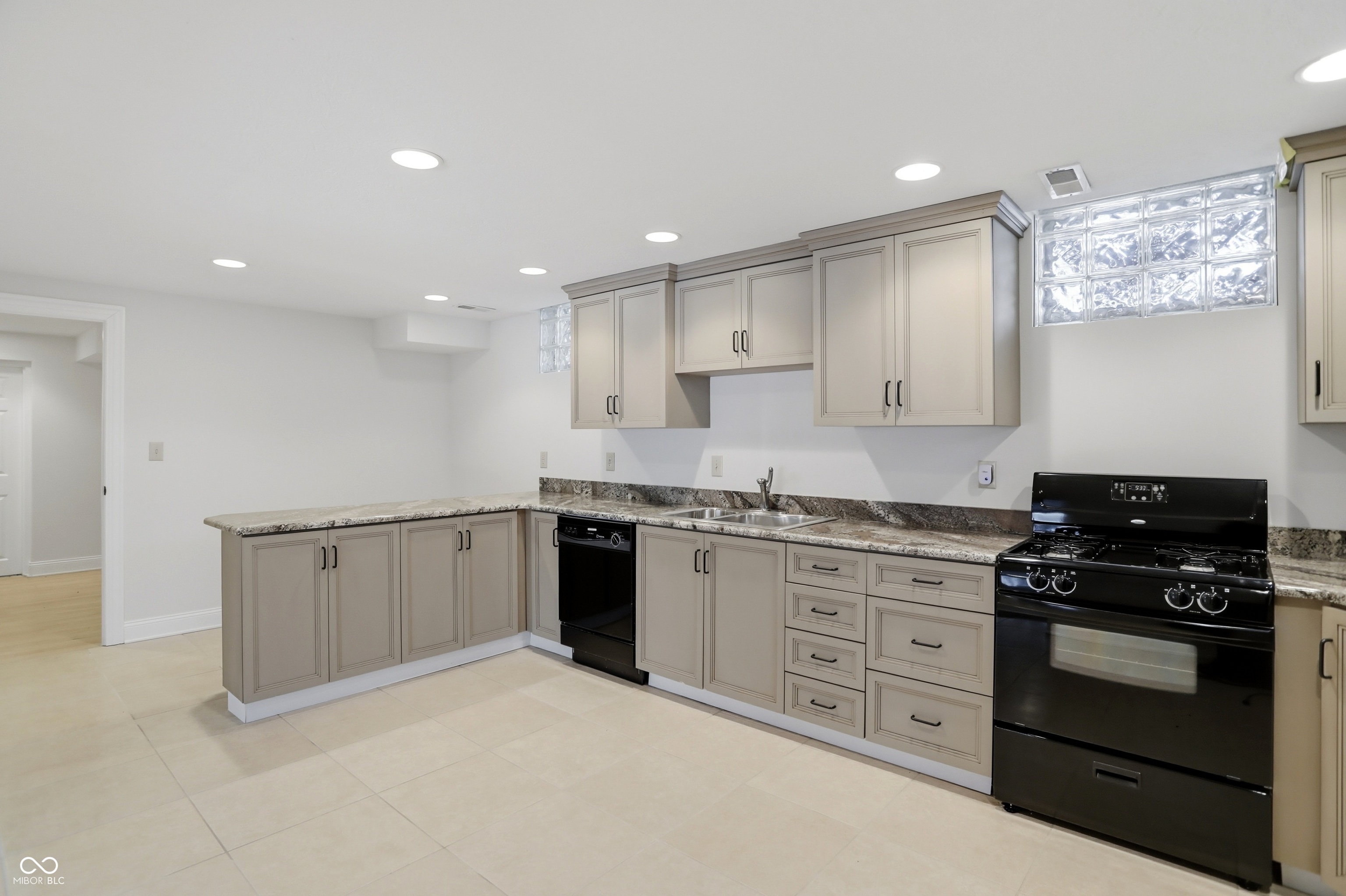 8602 Frontgate Lane Indianapolis, IN 46256 - Photo 115 of 136