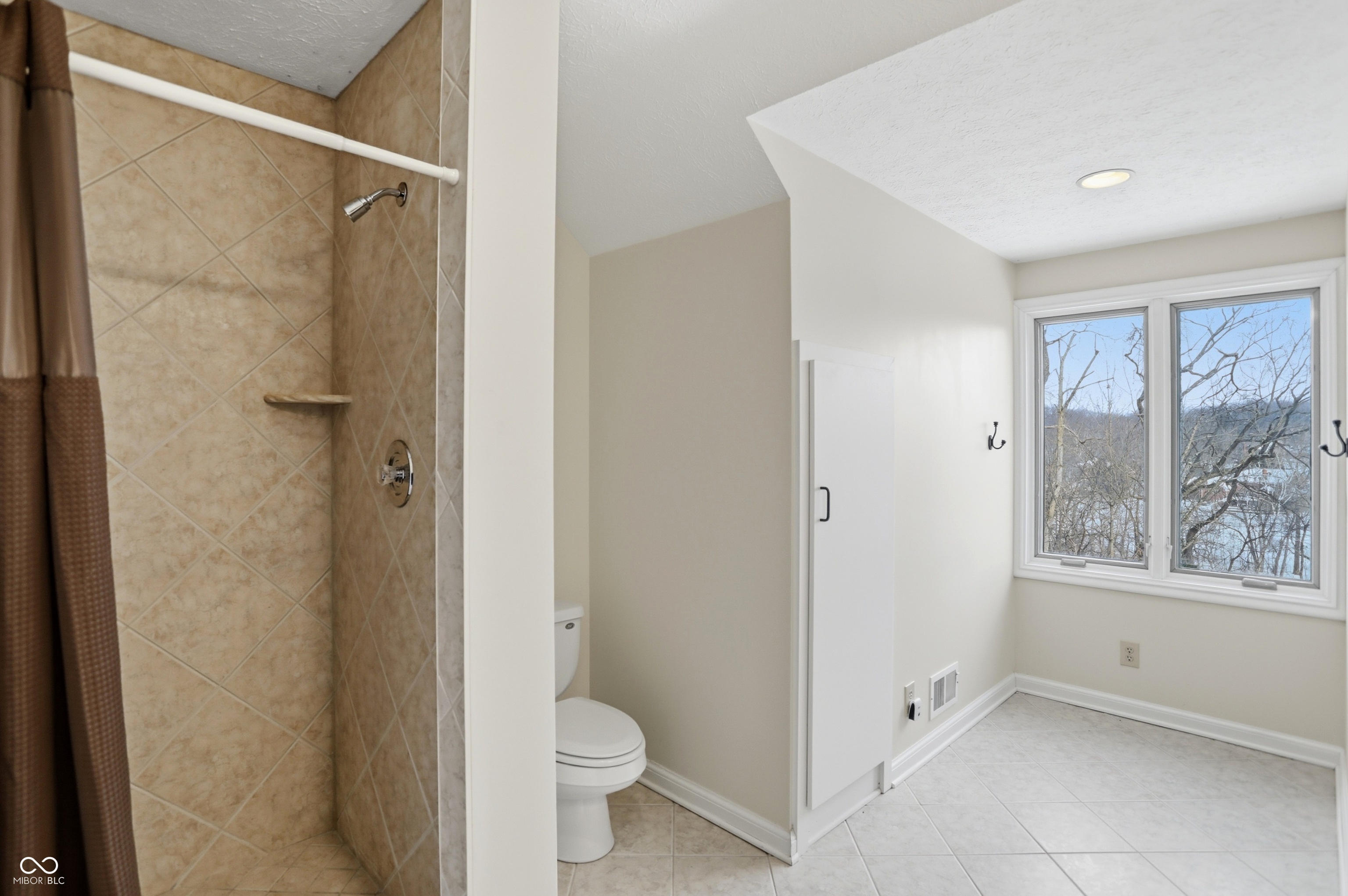 8602 Frontgate Lane Indianapolis, IN 46256 - Photo 69 of 136