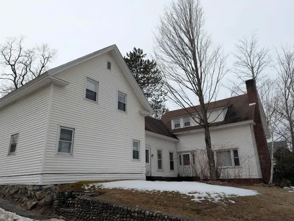 $1,795 | 73 Highland Street, Plymouth, NH 03264