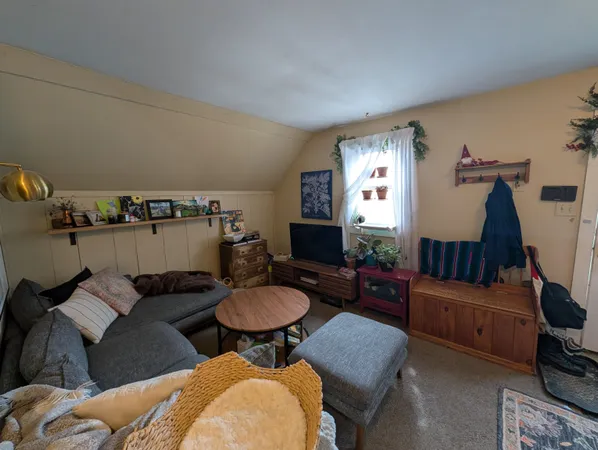 $1,795 | 73 Highland Street, Plymouth, NH 03264