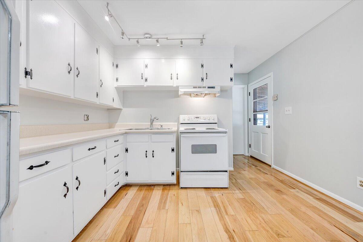 121 Return Road Roanoke, VA 24019 - Photo 8 of 31 08-MIB03557