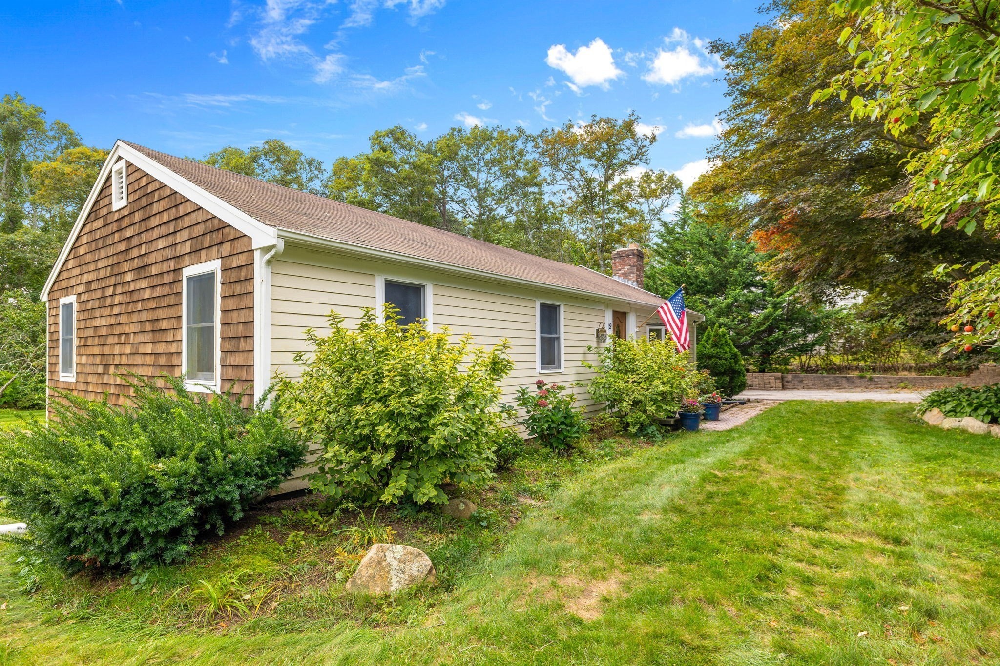 19 Essex Road Mashpee, MA 02649 - Photo 3 of 26 Gallery Image 3