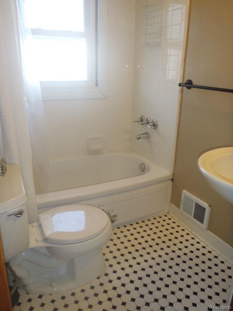 3734 South Crooks Road South Rochester, MI 48309 - Photo 21 of 30 CUTE AND CLEAN