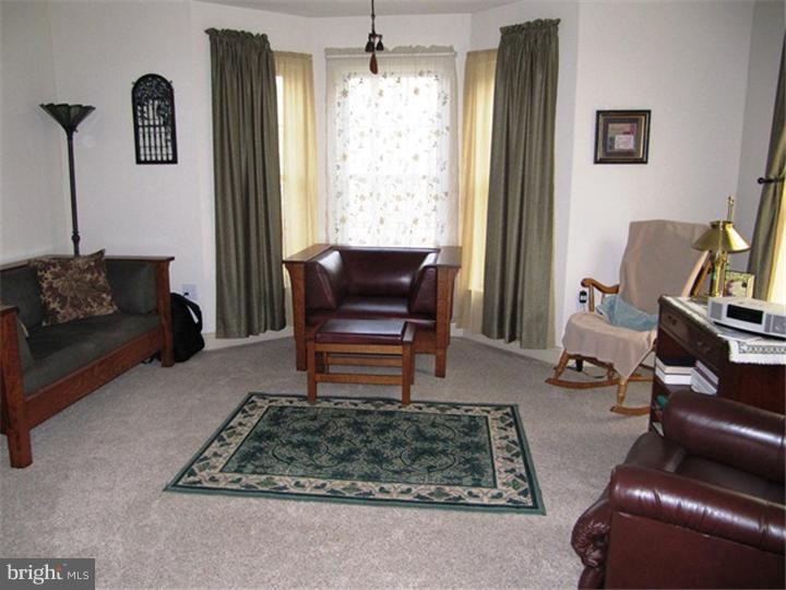 40 Hillview Road Morgantown, PA 19543 - Photo 3 of 25 Living Room