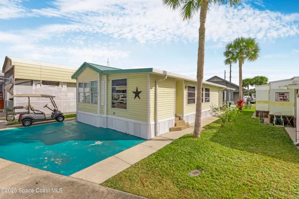 a view of a back yard of the house