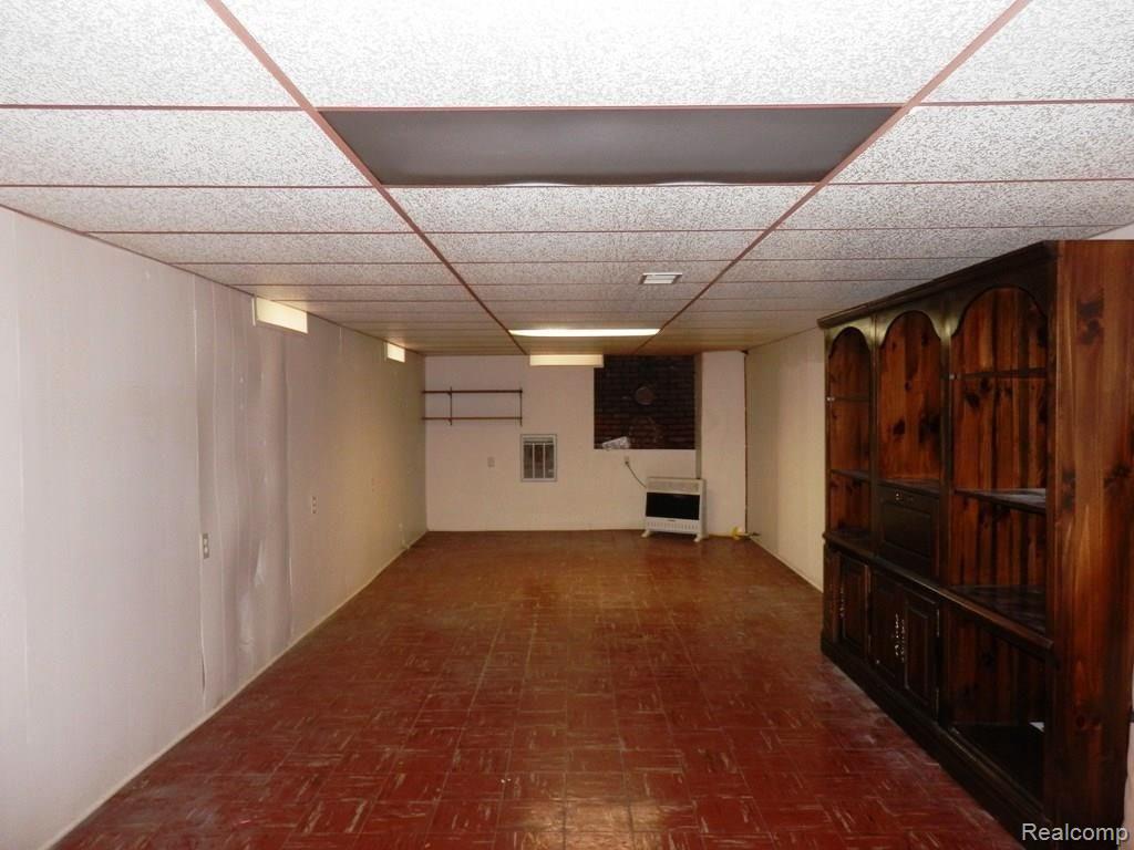 2420 North Custer Road Monroe, MI 48162 - Photo 18 of 21 Custer 2420 Family Room LL.JPG