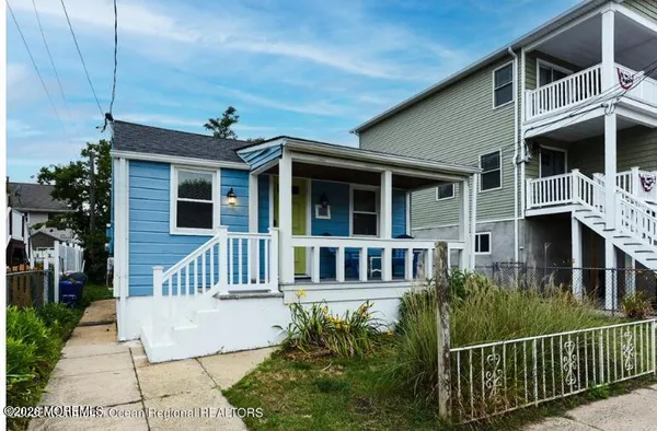 a view of a house with a small yard