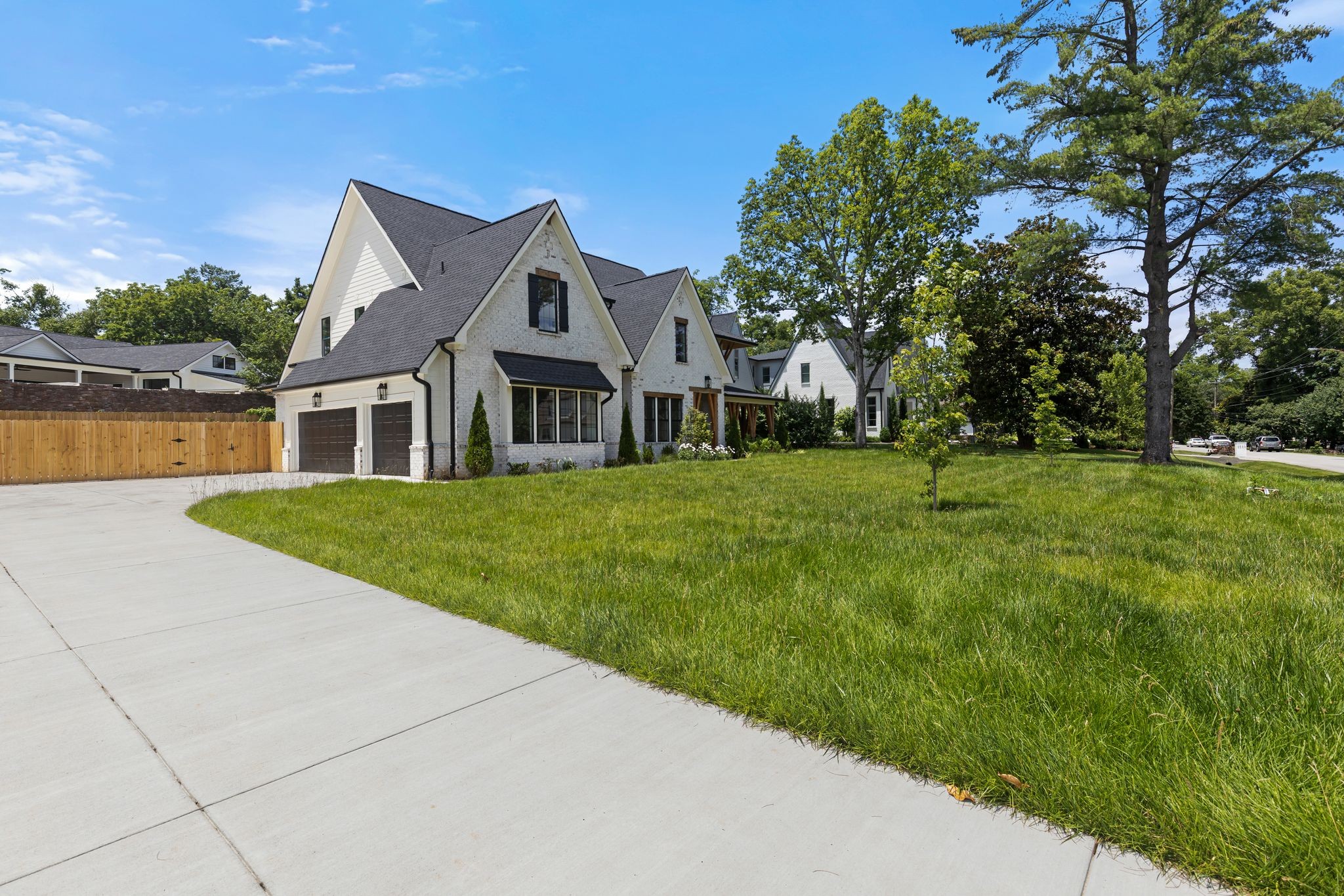 2823 Sugar Tree Road Nashville, TN 37215 - Photo 2 of 59 a front view of house with yard and green space