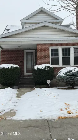 $1,250 | 1058 Washington Avenue, Unit 2, Albany, NY 12203