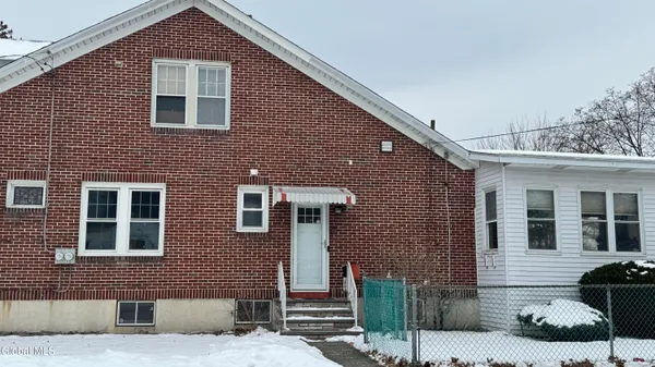 $1,250 | 1058 Washington Avenue, Unit 2, Albany, NY 12203