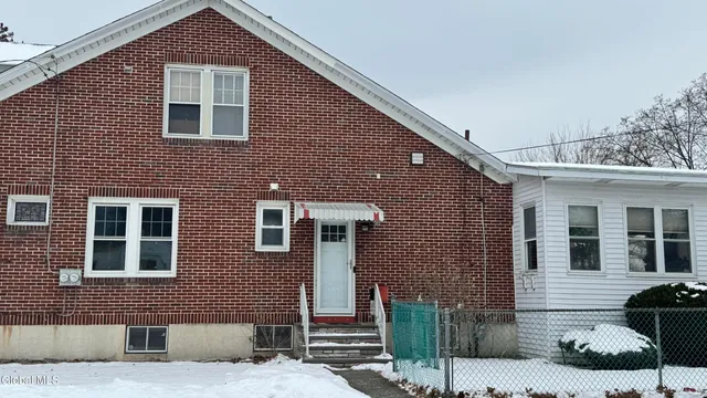 $1,250 | 1058 Washington Avenue, Unit 2, Albany, NY 12203